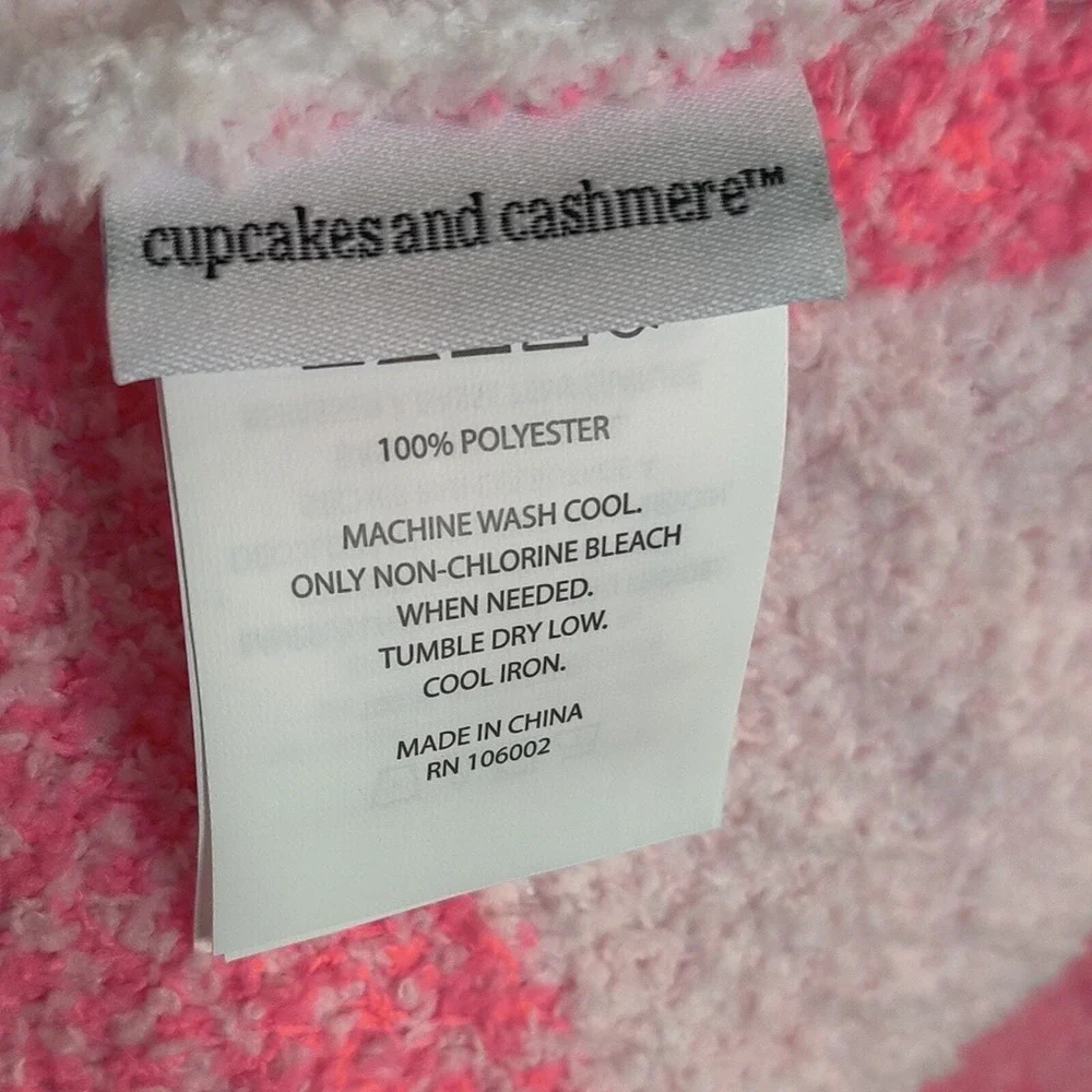 Cupcakes and Cashmere Viral TIKTOK Pink Heart Valentine Throw Blanket‎ NWT